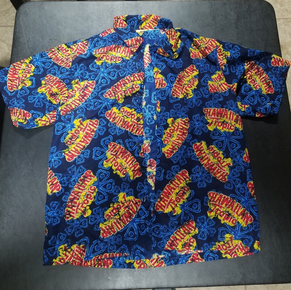 Hawaiian Tropic Button Up